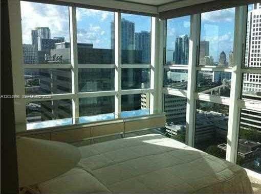 950 Brickell Bay Dr # 2000