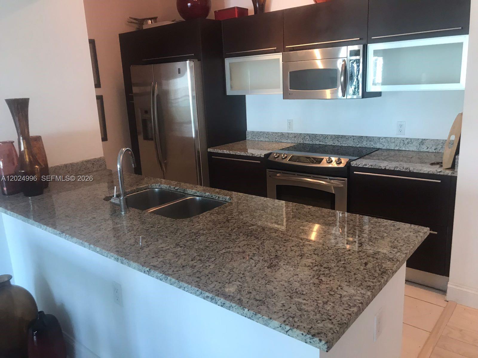 950 Brickell Bay Dr # 2000