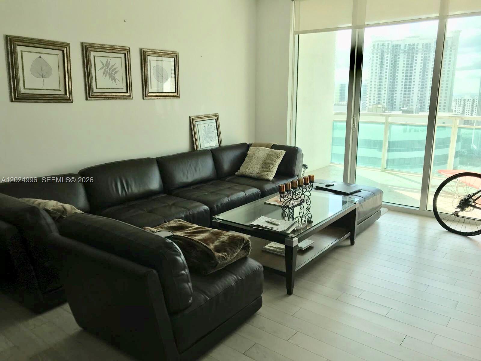 950 Brickell Bay Dr # 2000