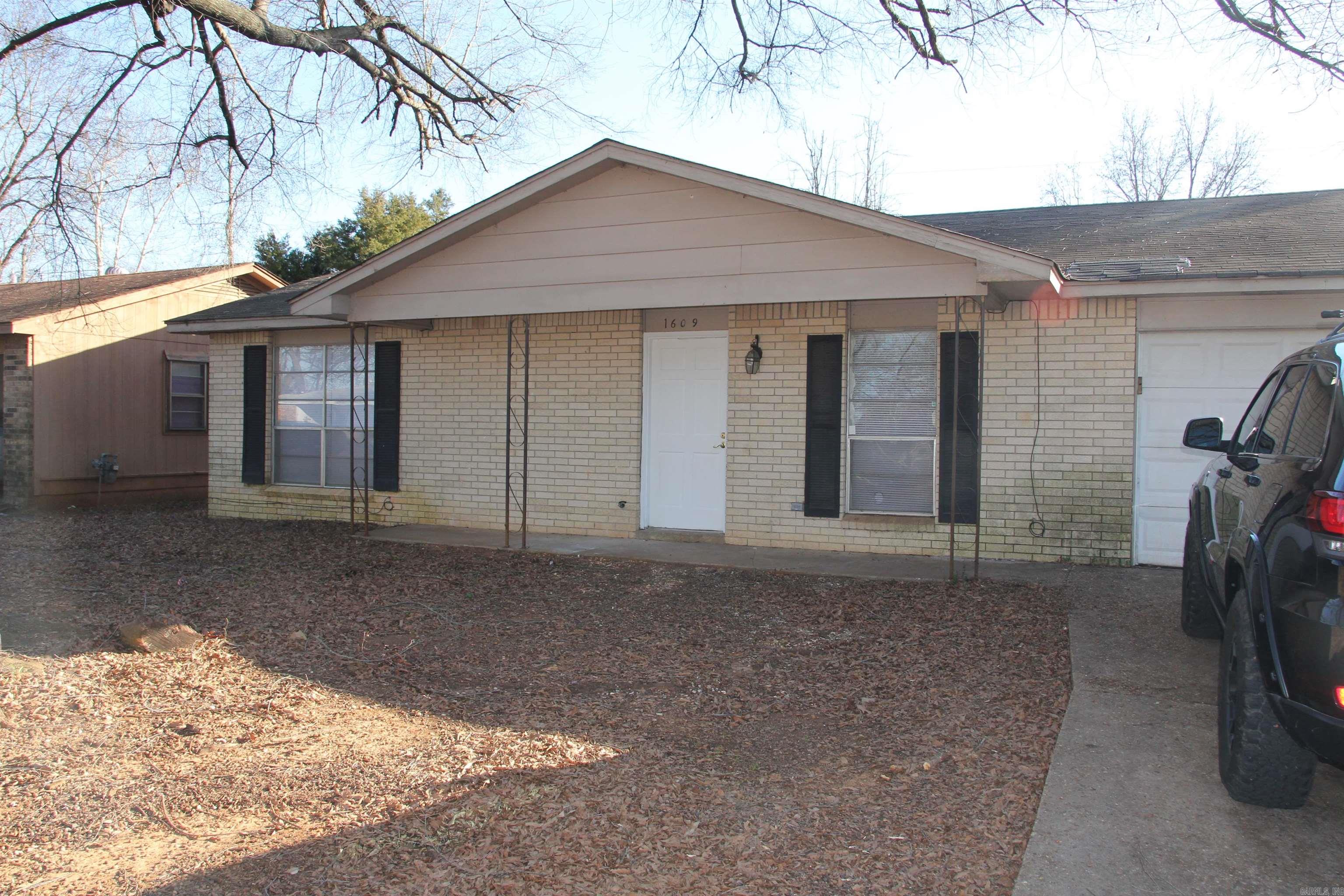1609 Corbin St