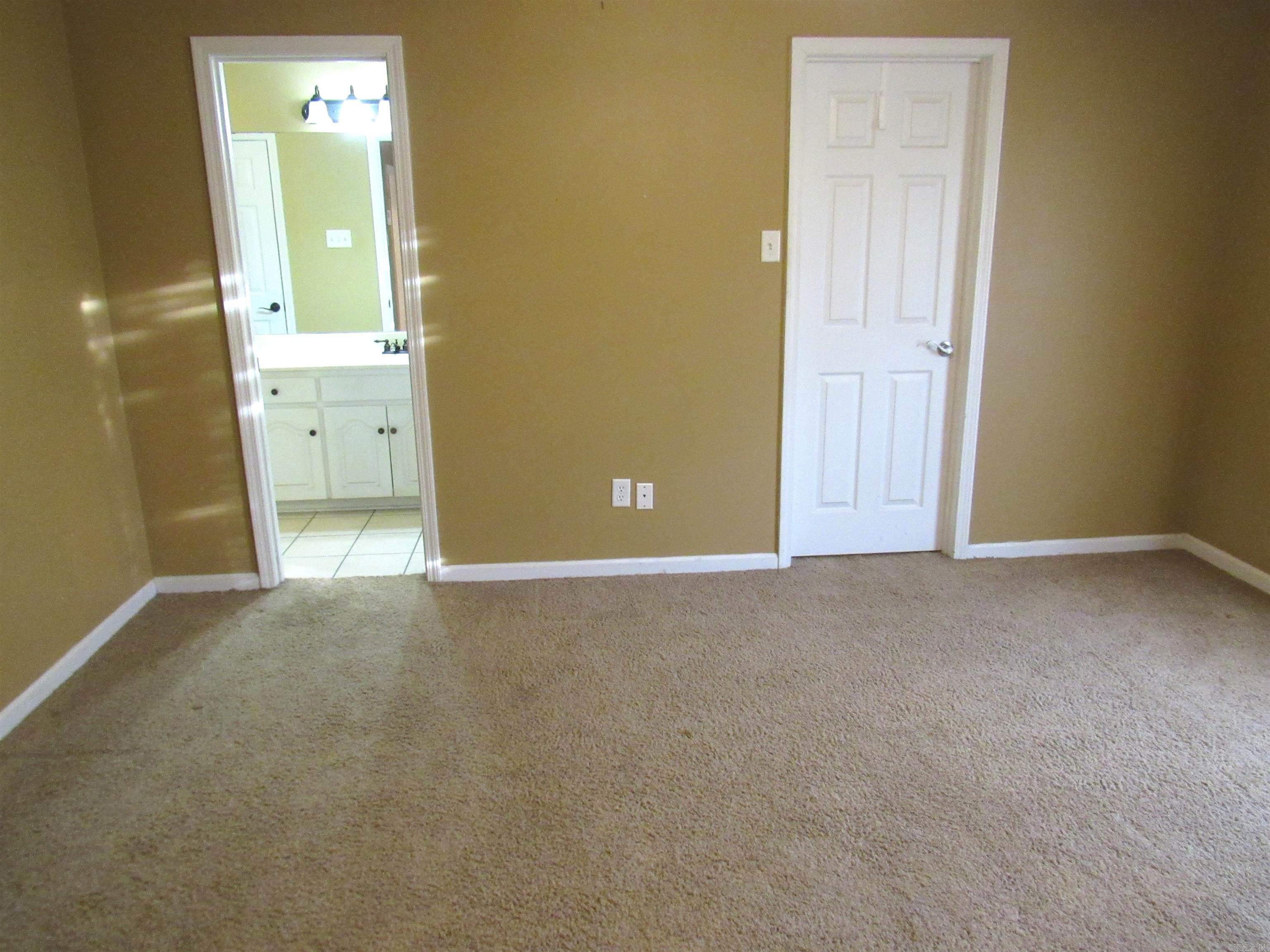6 Moon Ridge Drive