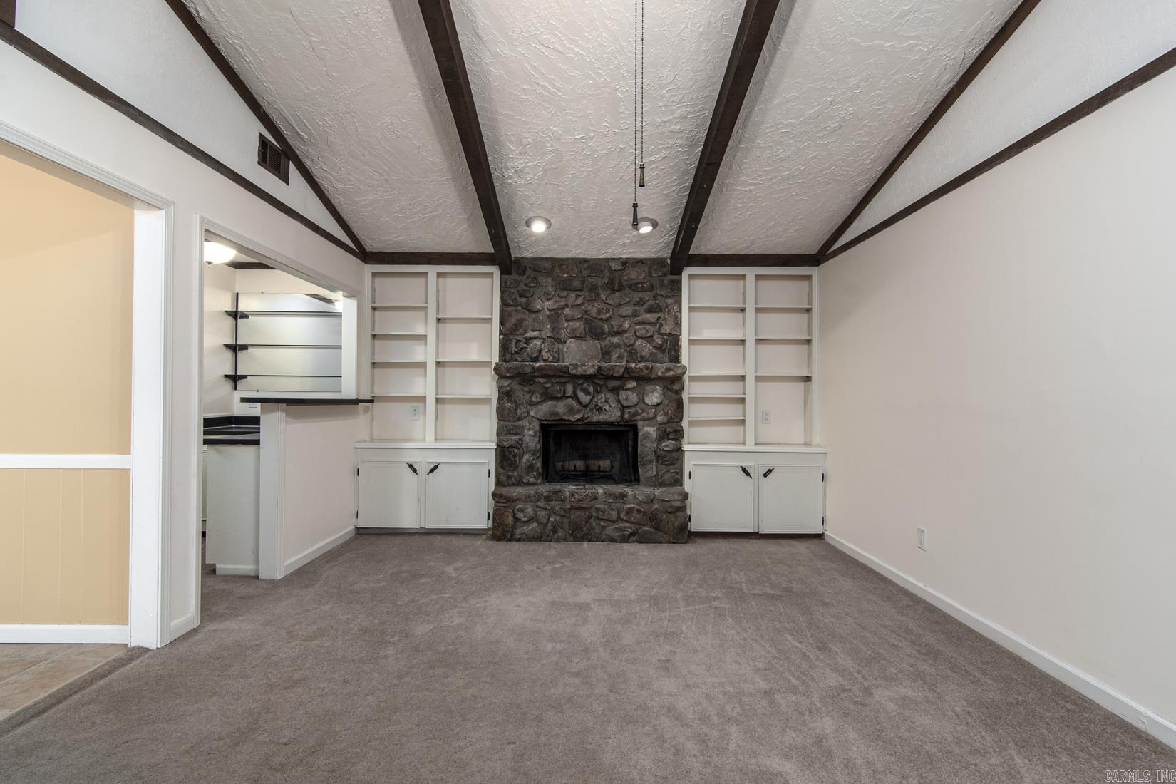 10601 Warren