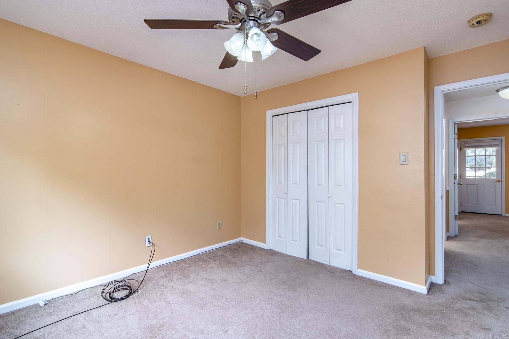 10601 Warren