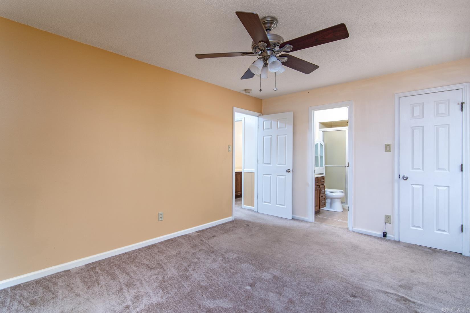 10601 Warren