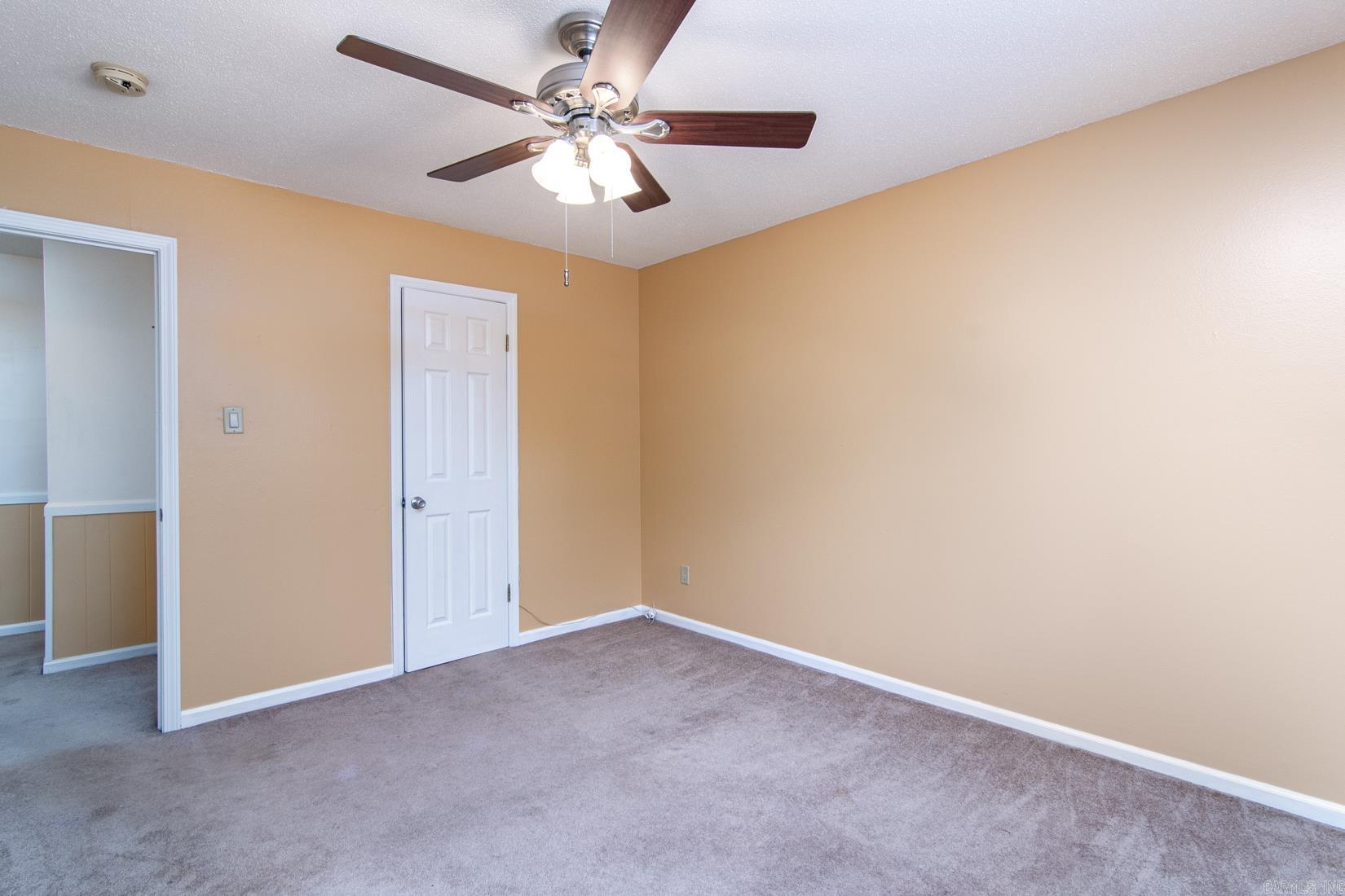 10601 Warren