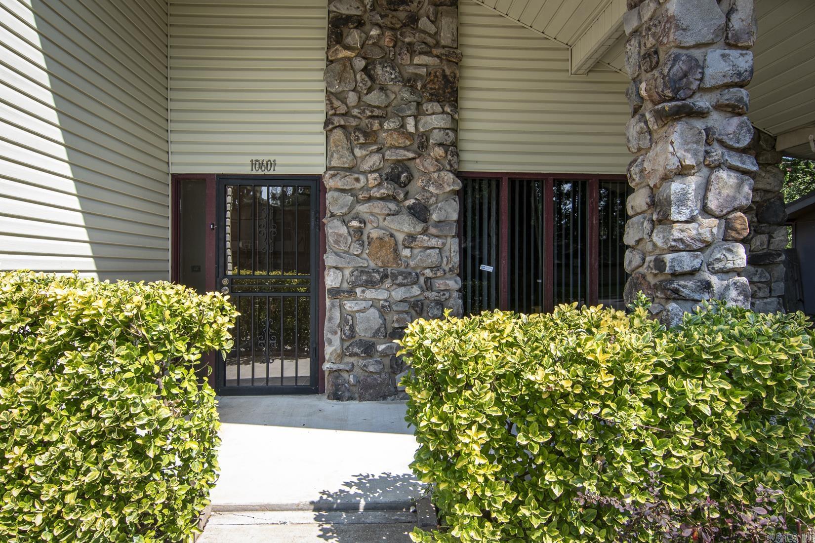 10601 Warren