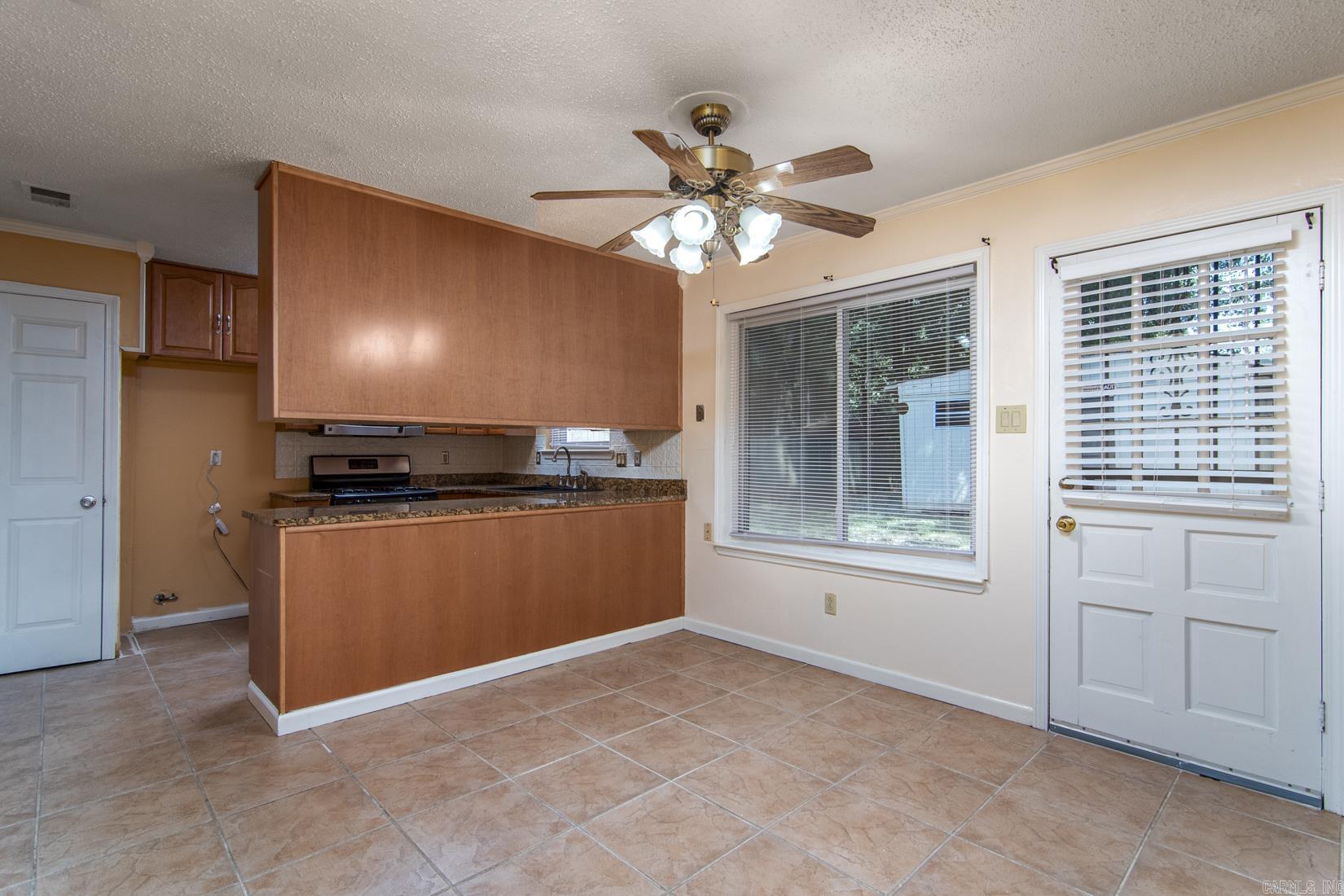 10601 Warren