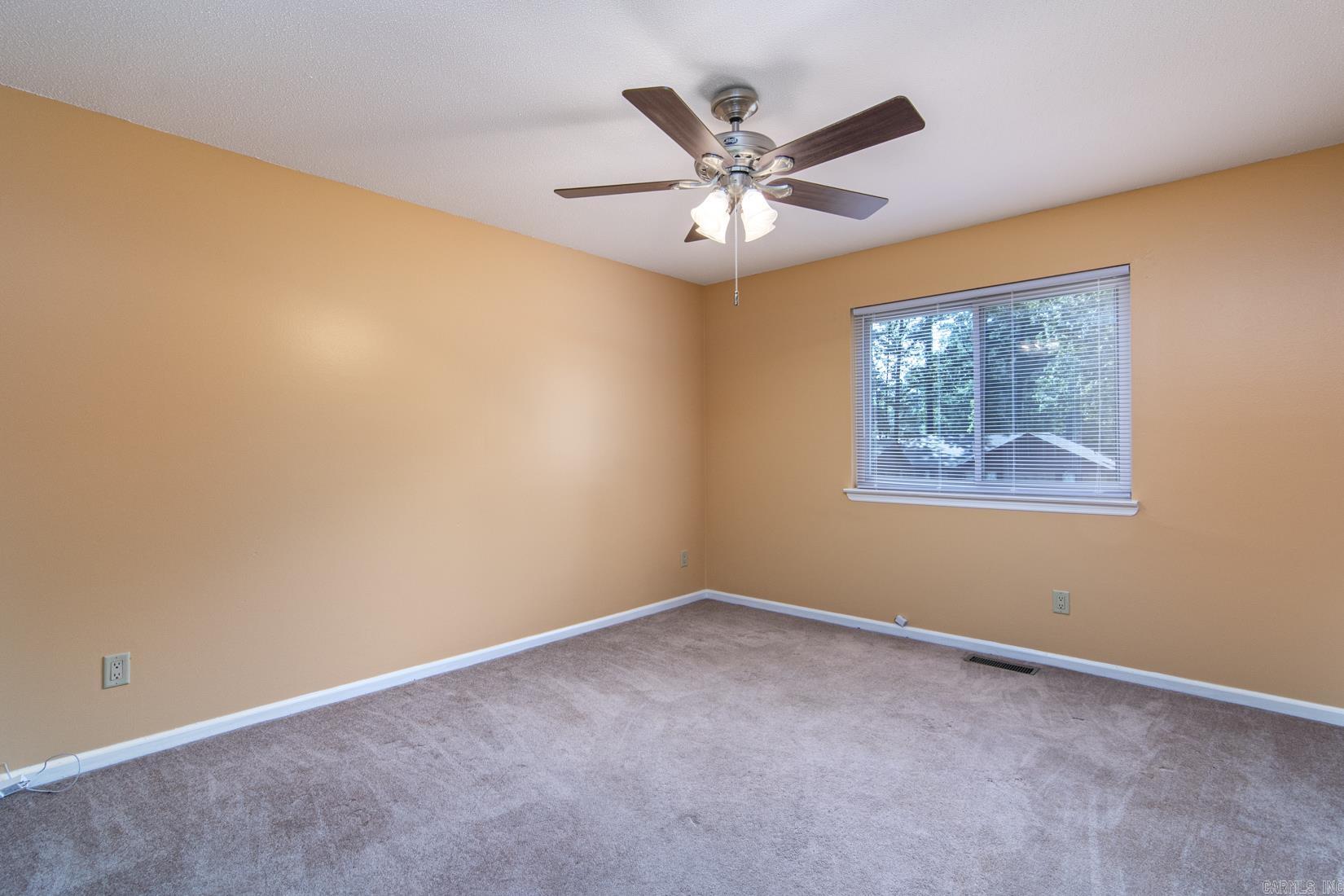 10601 Warren