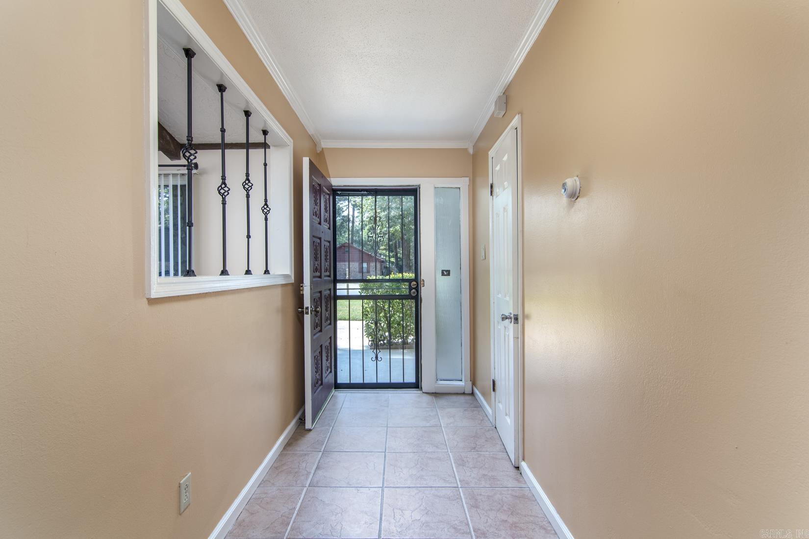 10601 Warren