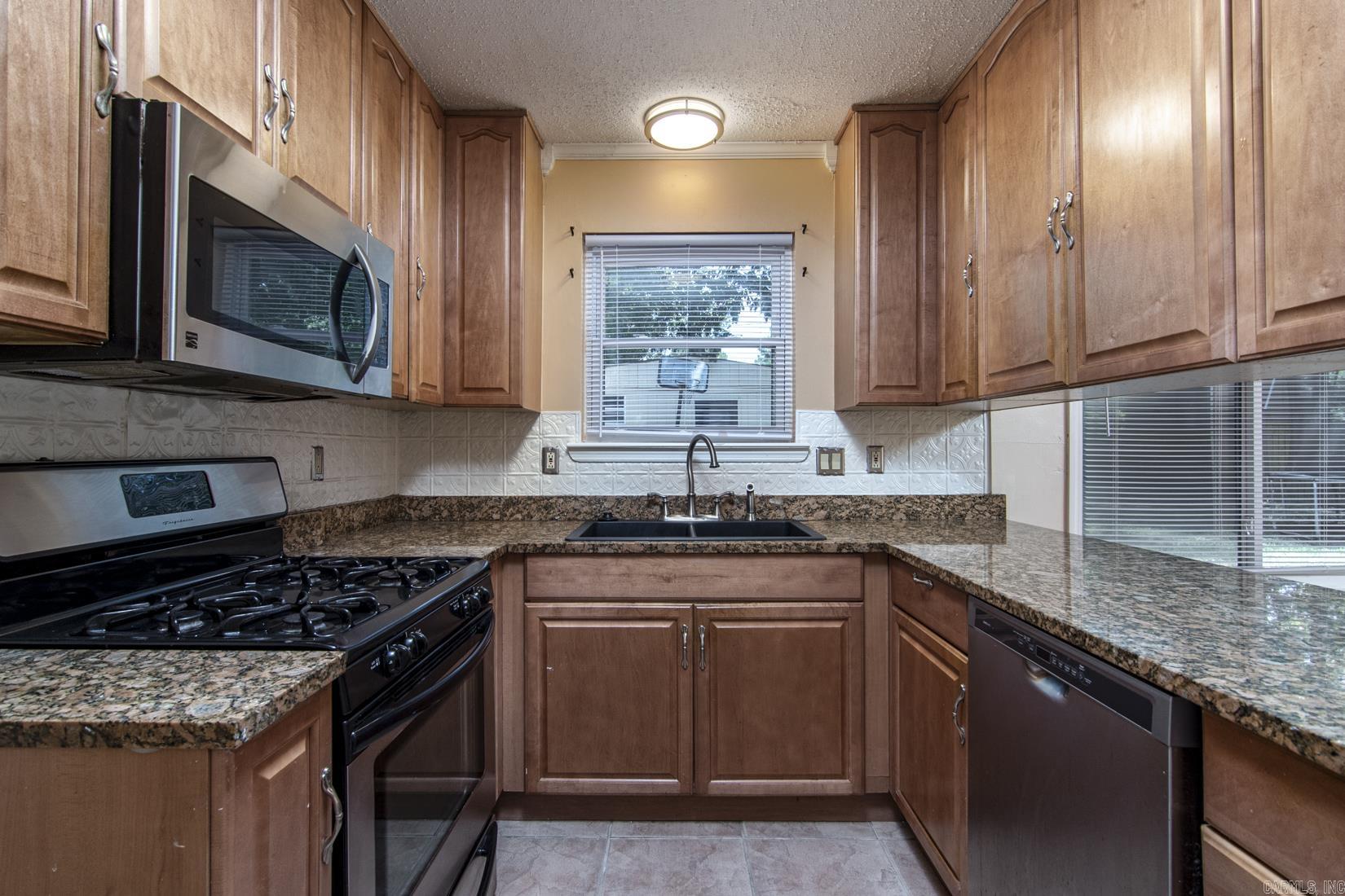 10601 Warren