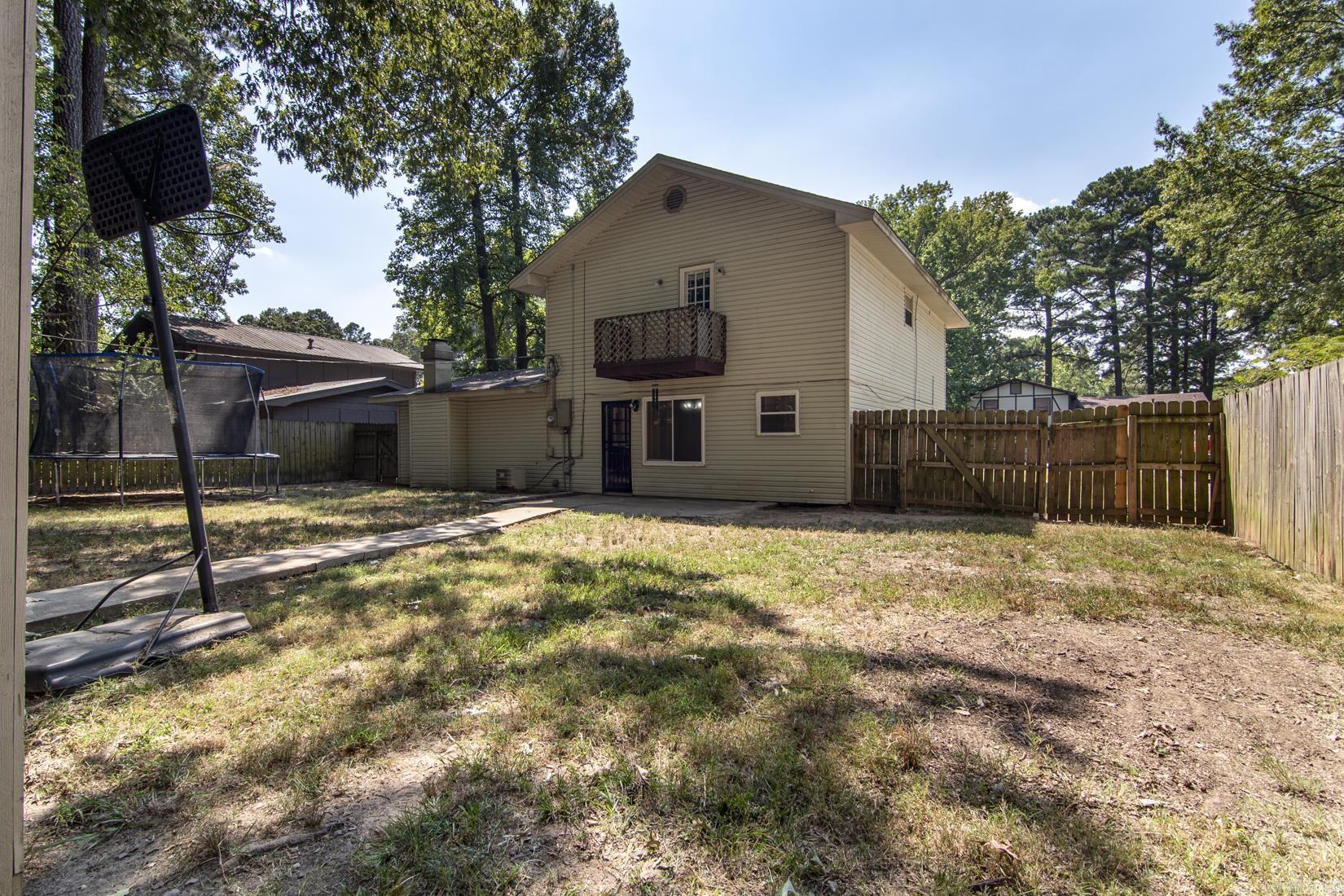 10601 Warren