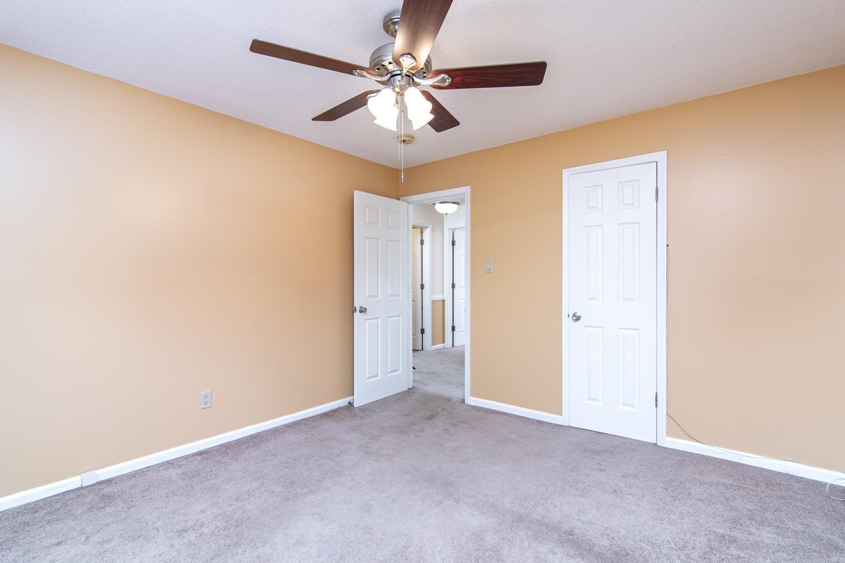 10601 Warren