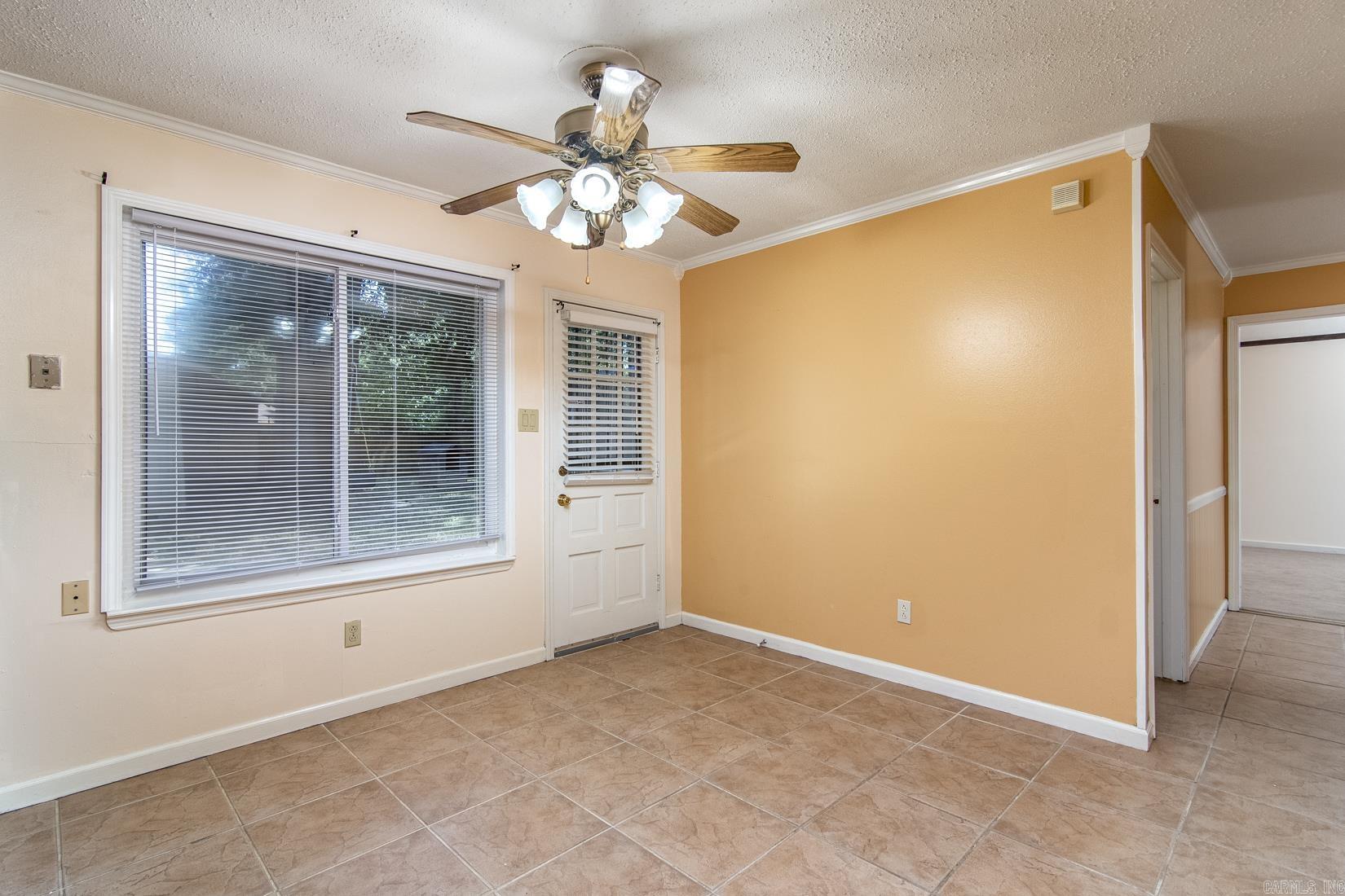 10601 Warren