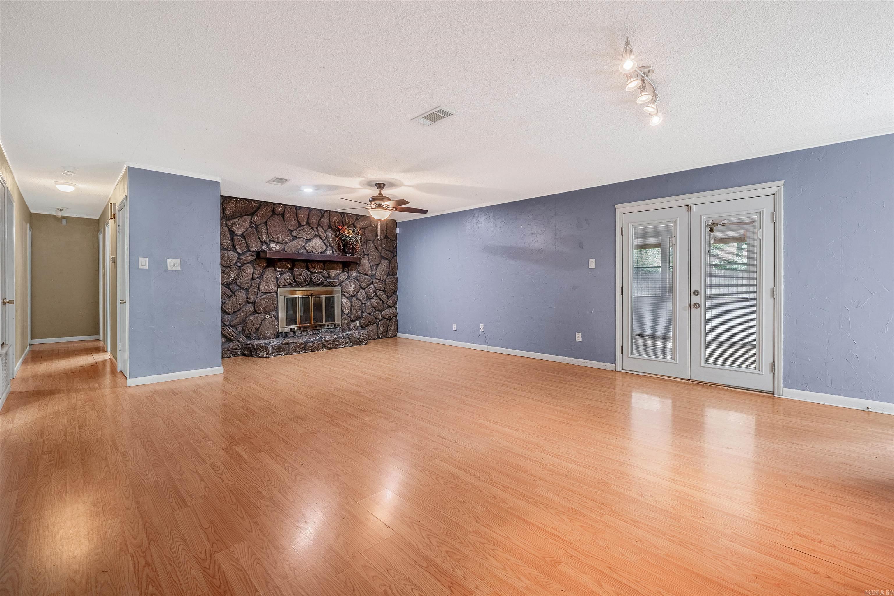 1217 Oakhurst Drive