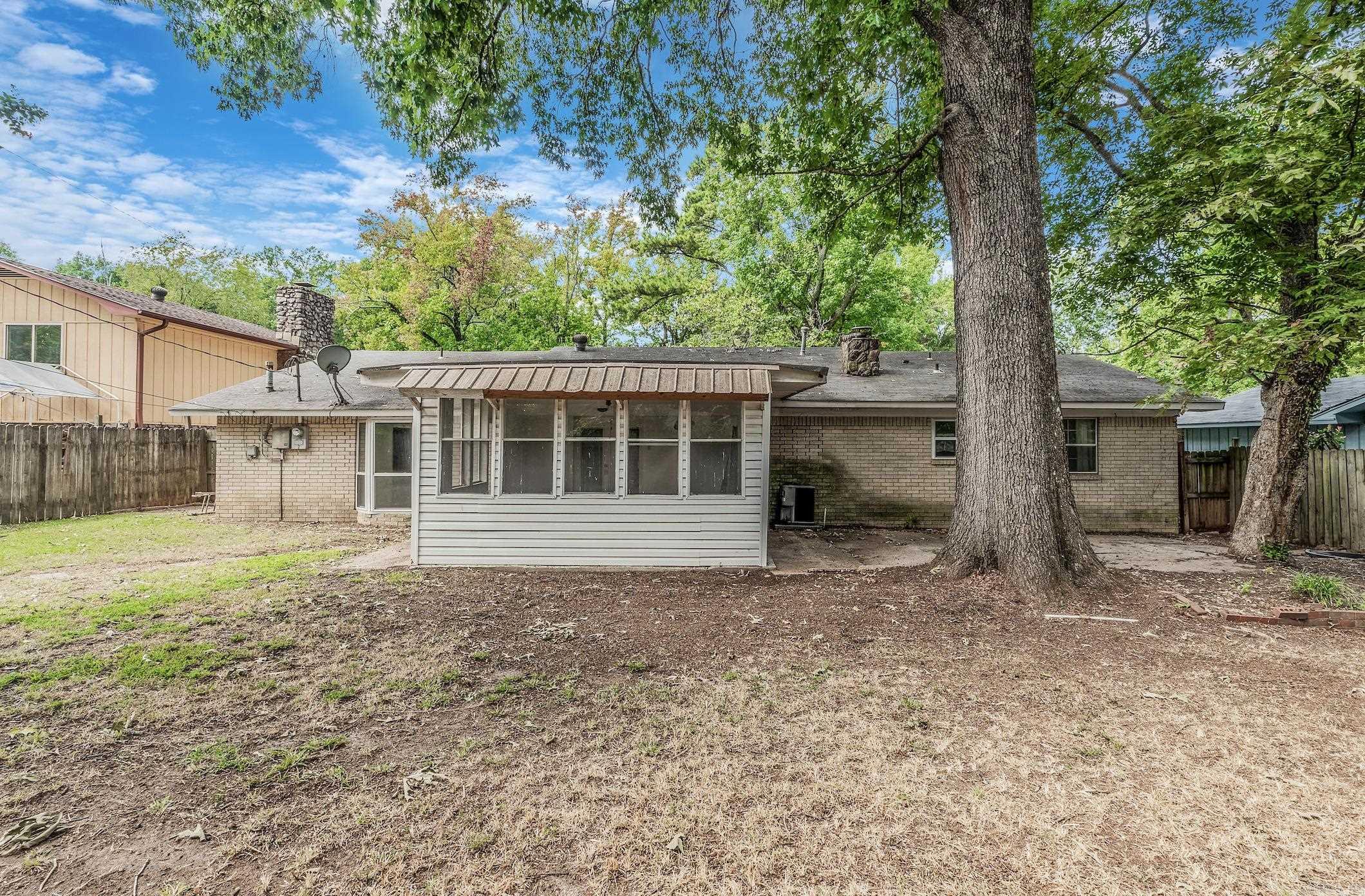 1217 Oakhurst Drive
