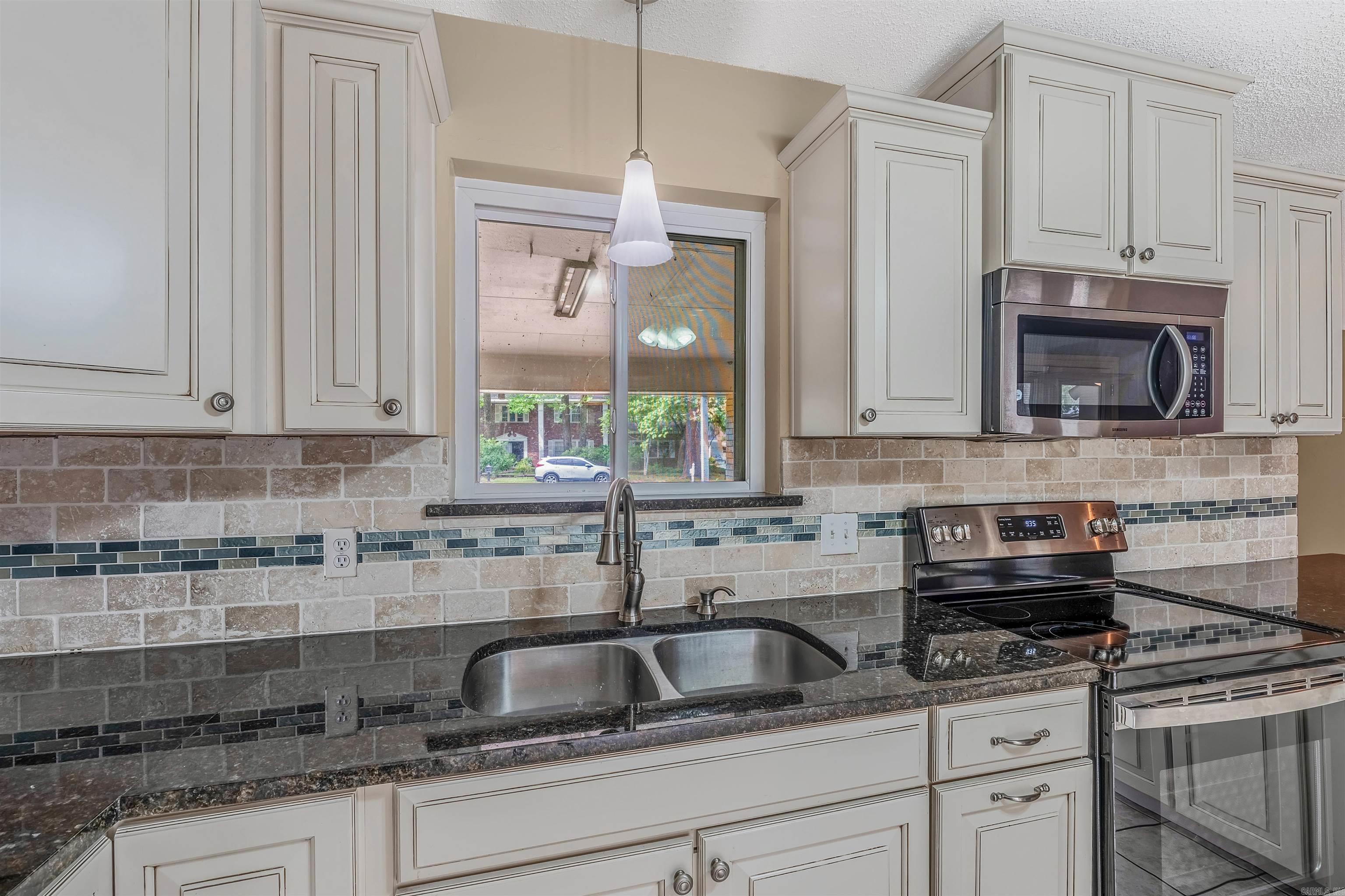 1217 Oakhurst Drive