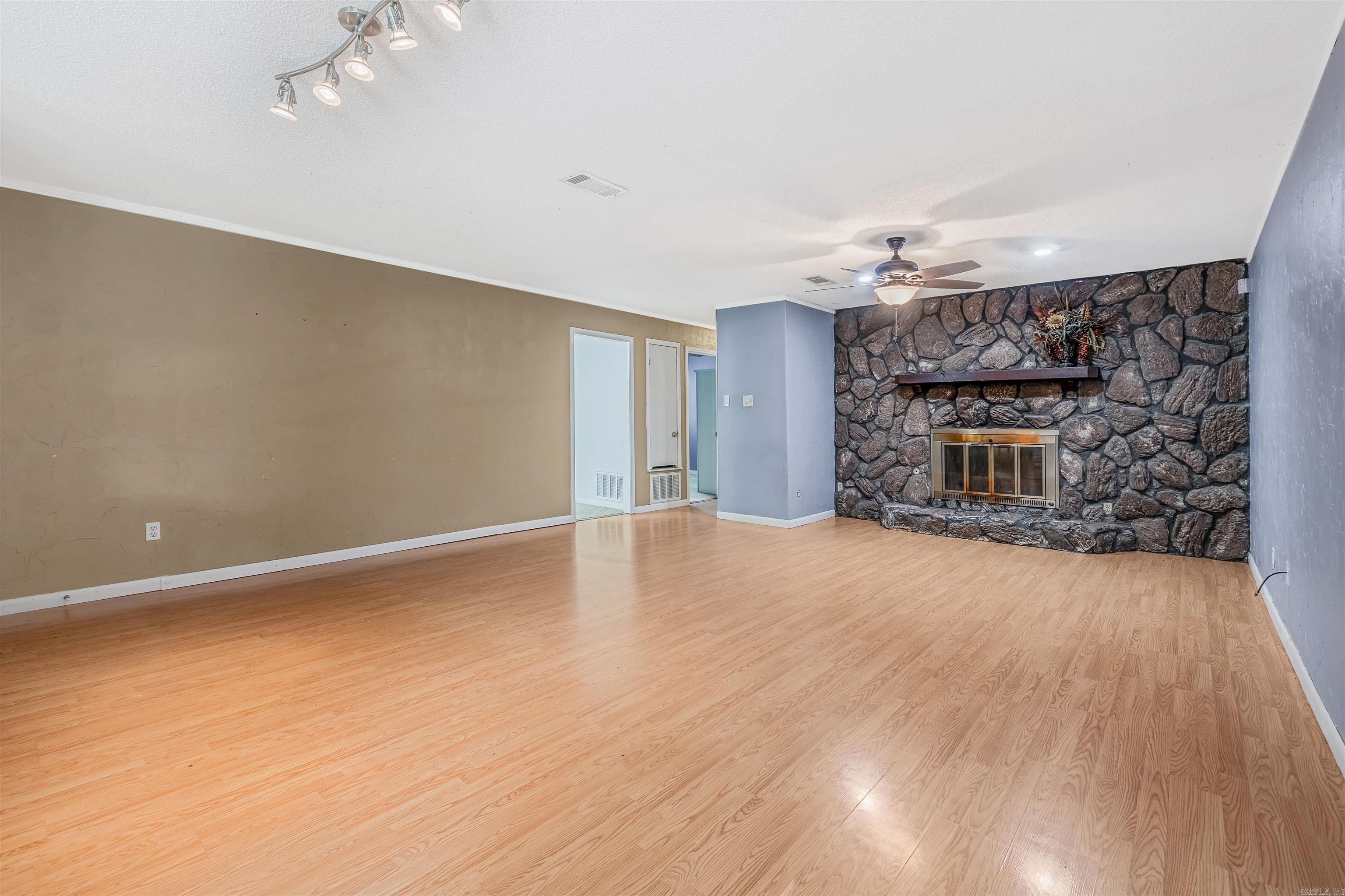1217 Oakhurst Drive