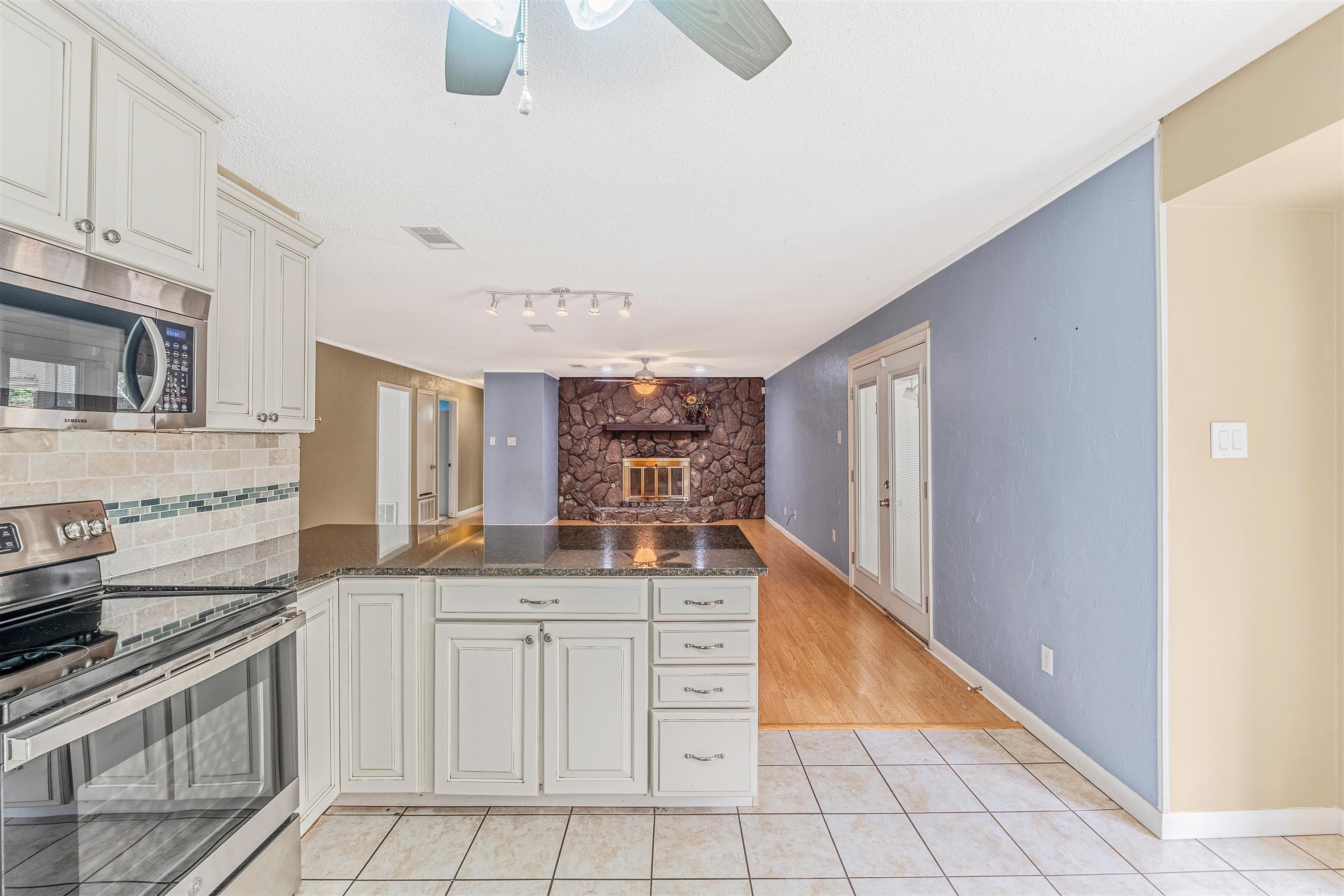 1217 Oakhurst Drive