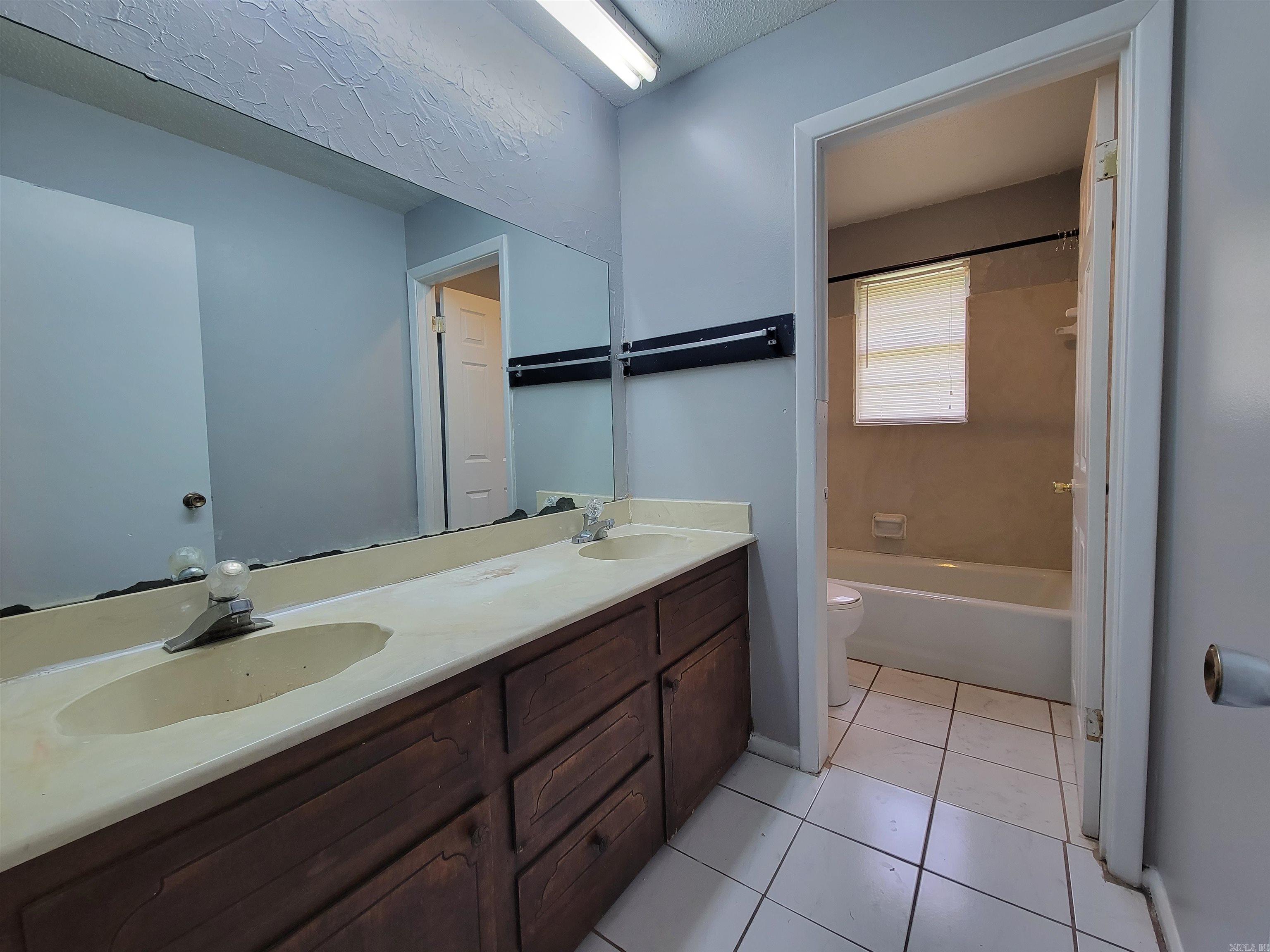 1411/1409 stafford Road