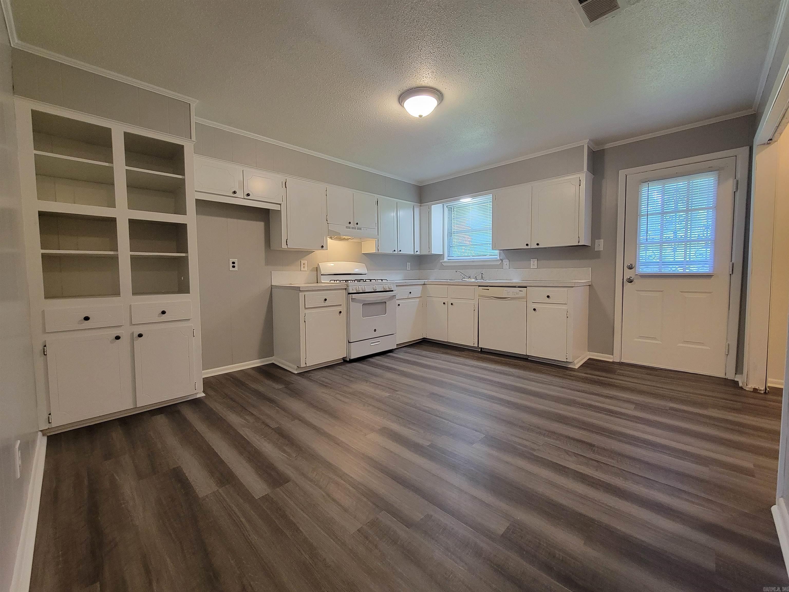 1411/1409 stafford Road