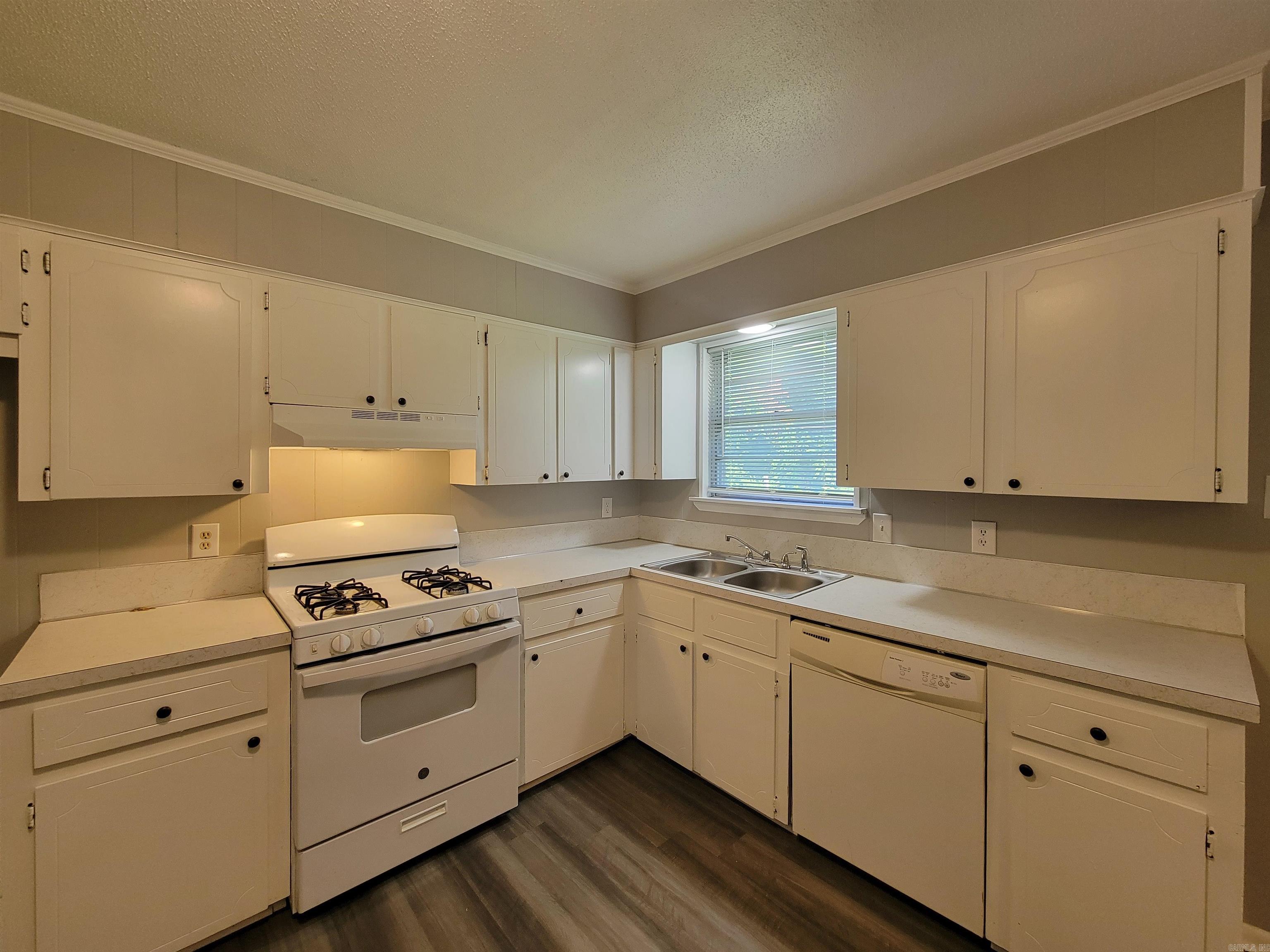 1411/1409 stafford Road