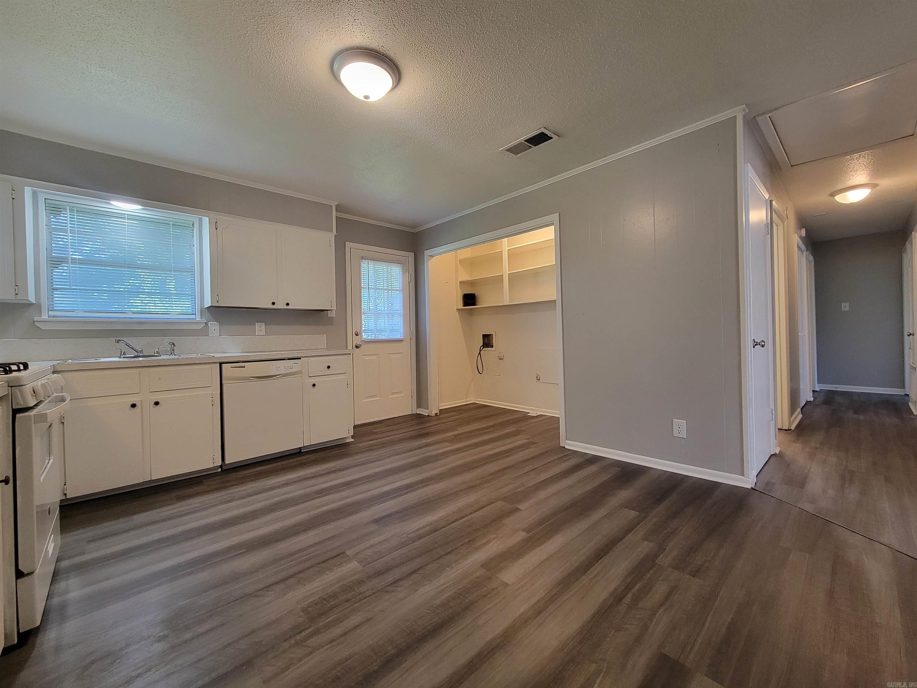 1411/1409 stafford Road