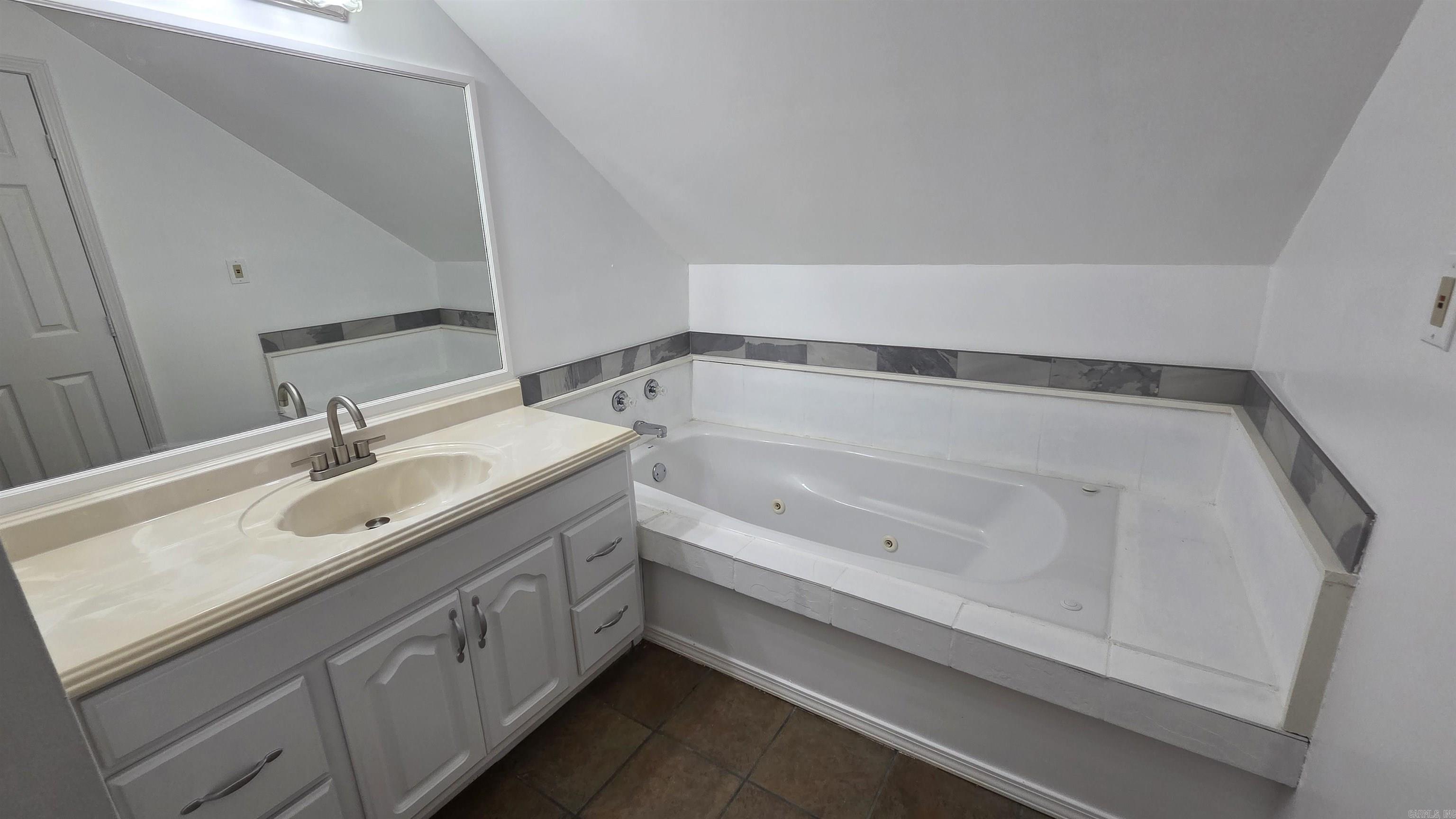 20 Forest Glades Cir