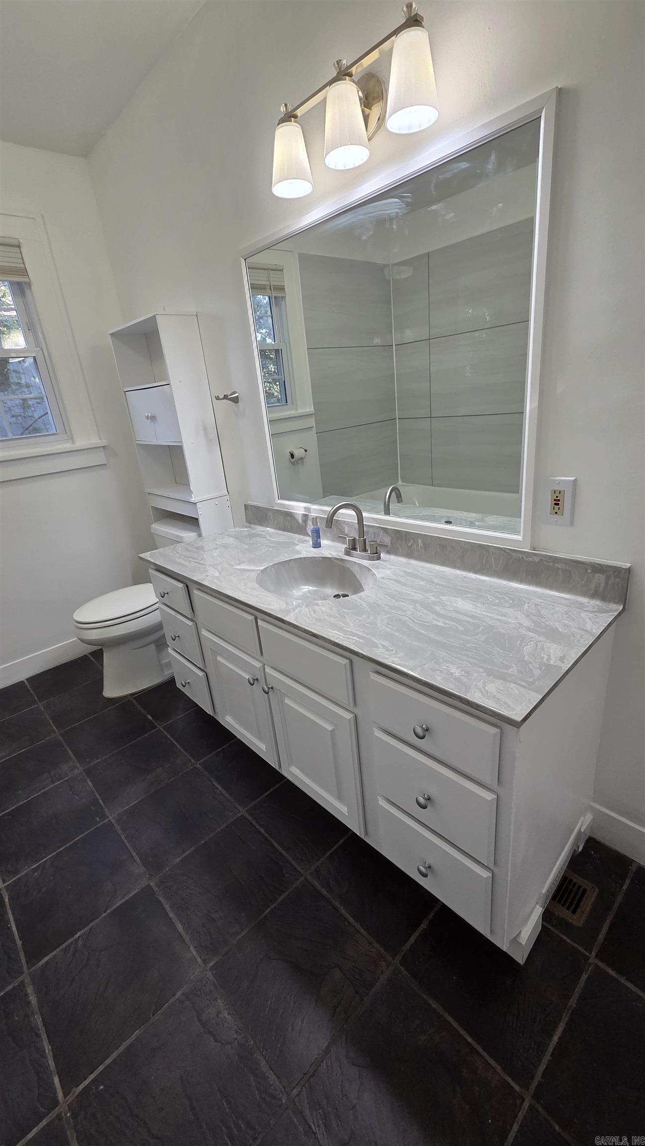 20 Forest Glades Cir