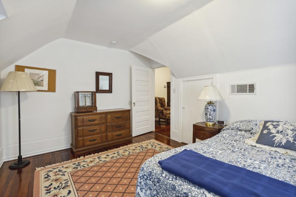 101 Peachtree Way NE