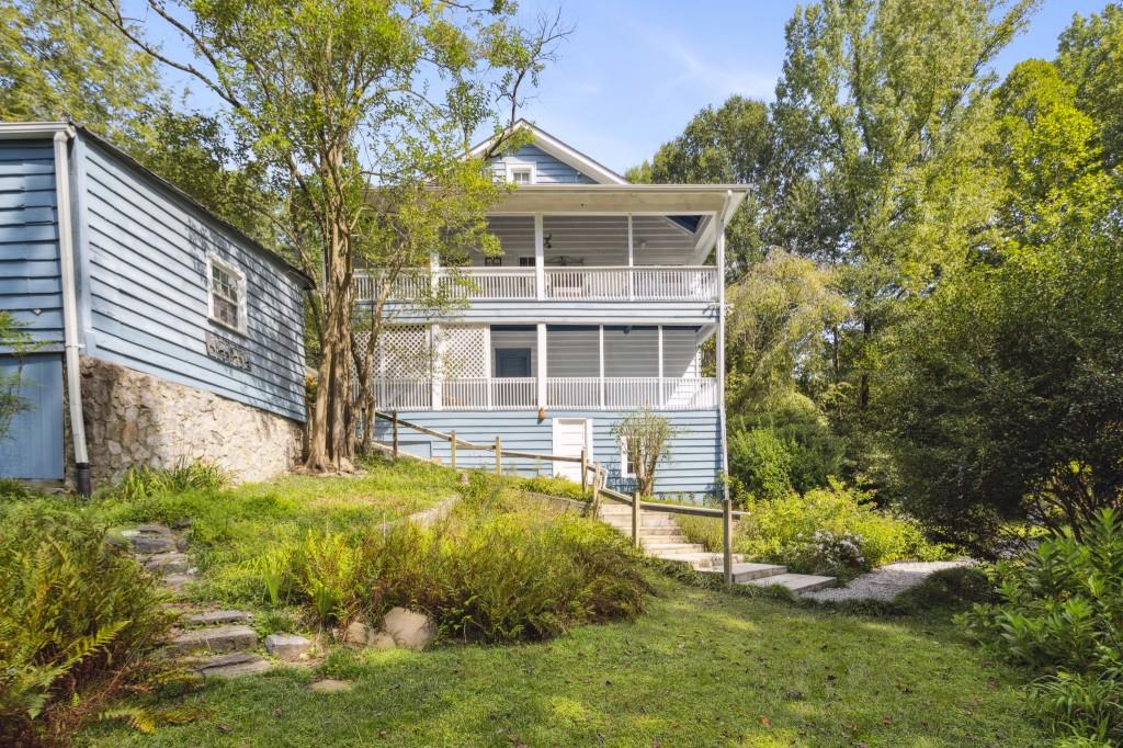 101 Peachtree Way NE