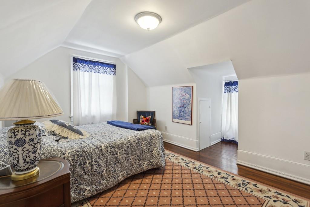 101 Peachtree Way NE