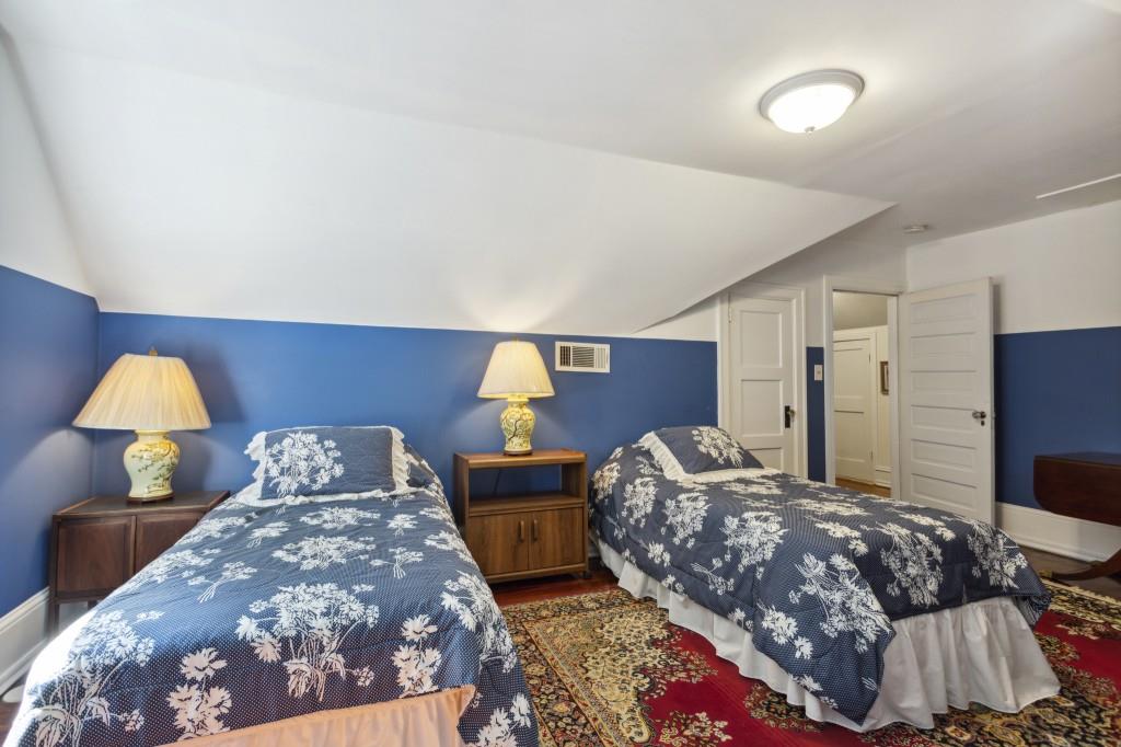 101 Peachtree Way NE