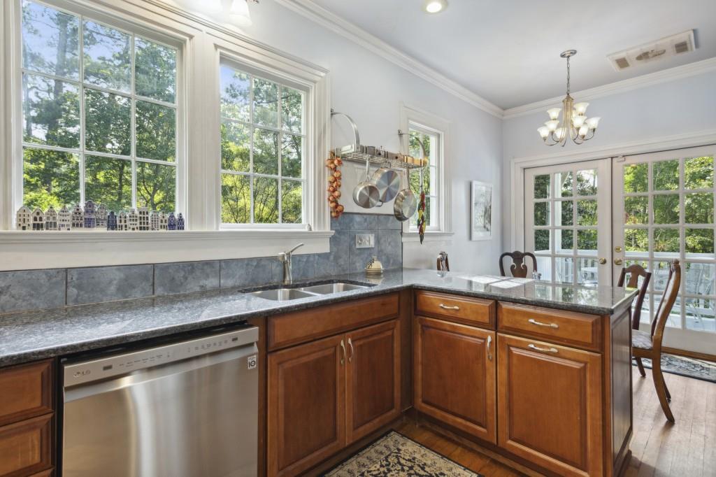 101 Peachtree Way NE