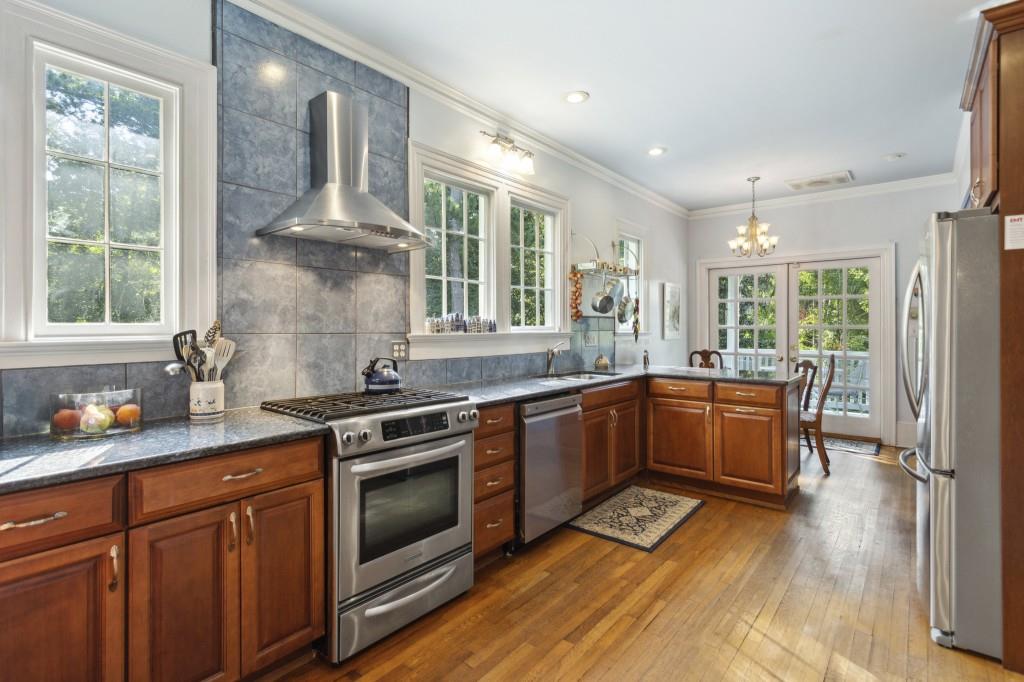 101 Peachtree Way NE