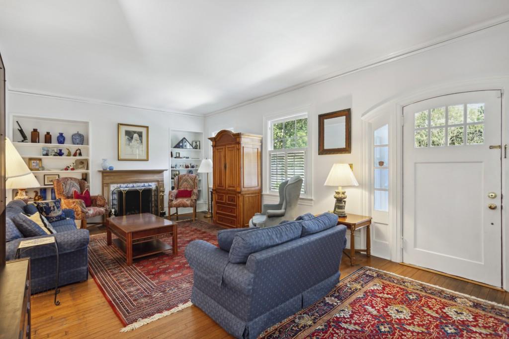 101 Peachtree Way NE