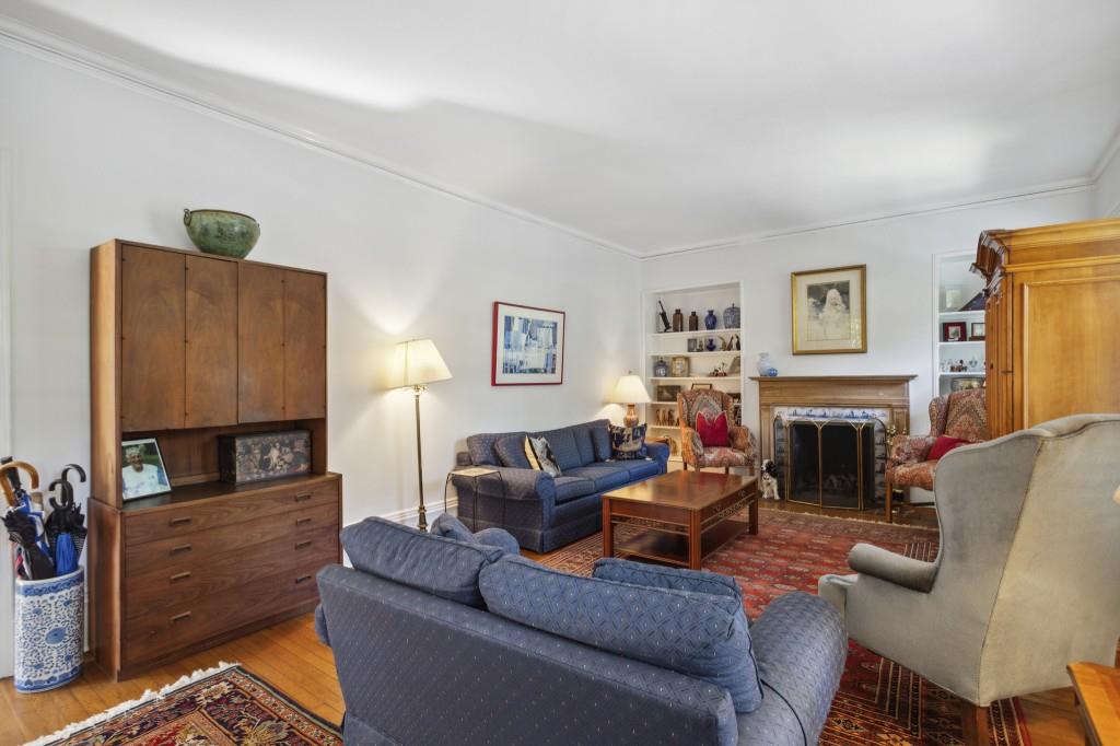101 Peachtree Way NE