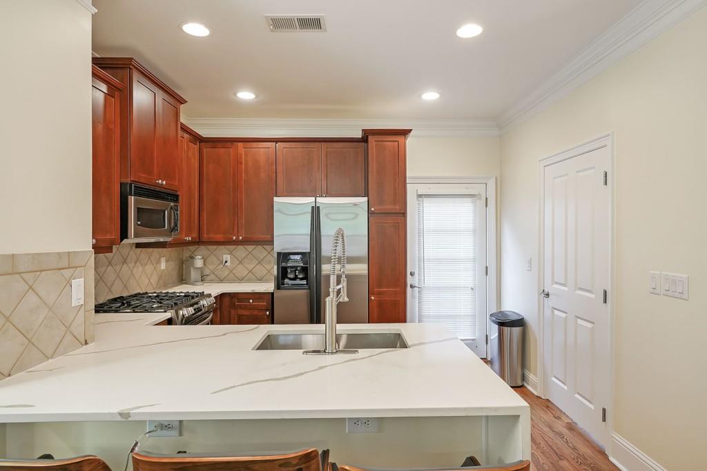 1140 Glenridge Place