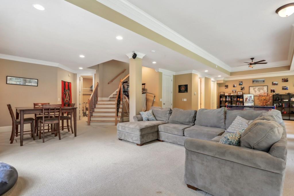 112 MANCHESTER Lane