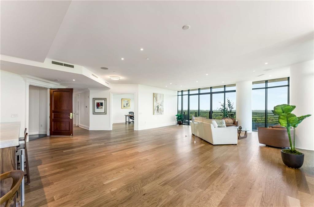 750 Park Avenue NE Unit 16N