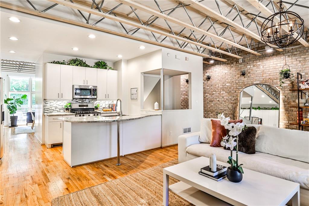 1328 Fernwood Circle NE