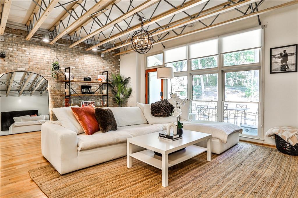 1328 Fernwood Circle NE