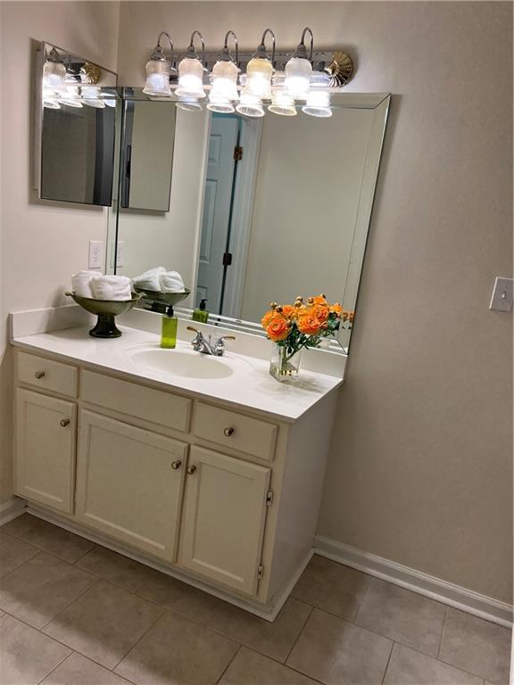 4211 PINE HEIGHTS Drive NE