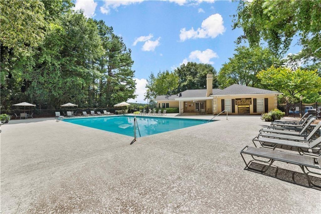 4211 PINE HEIGHTS Drive NE