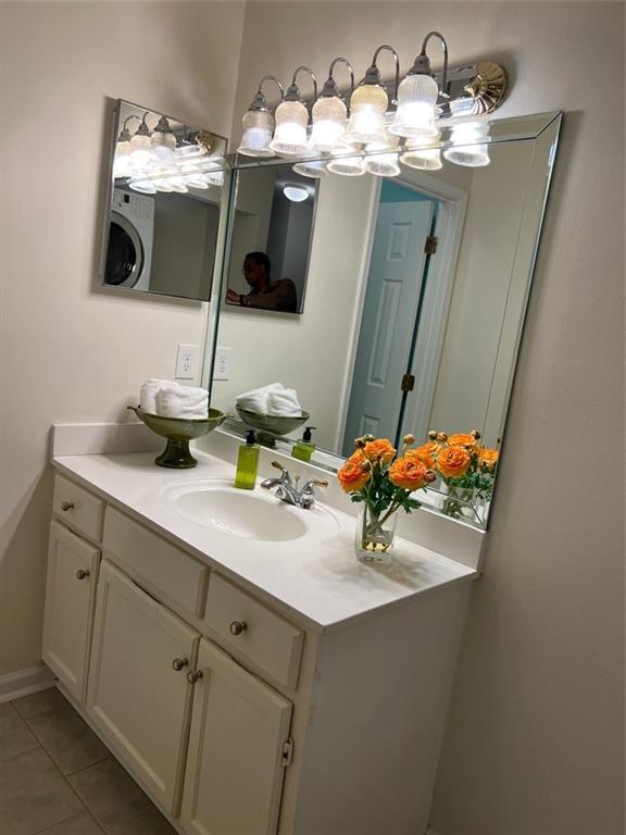 4211 PINE HEIGHTS Drive NE