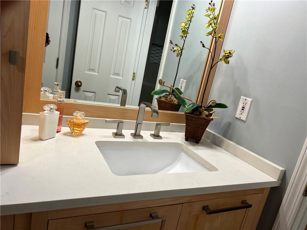 4211 PINE HEIGHTS Drive NE