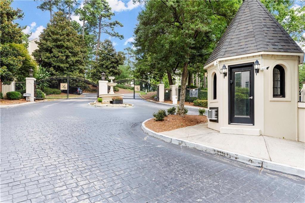 4211 PINE HEIGHTS Drive NE