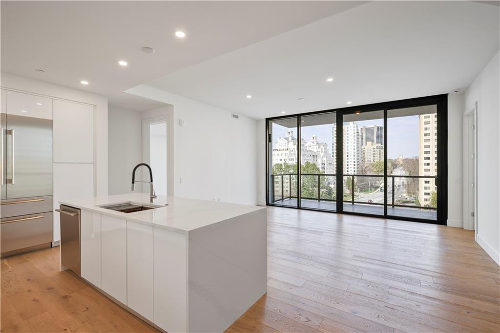 2425 PEACHTREE Road NE Unit 903