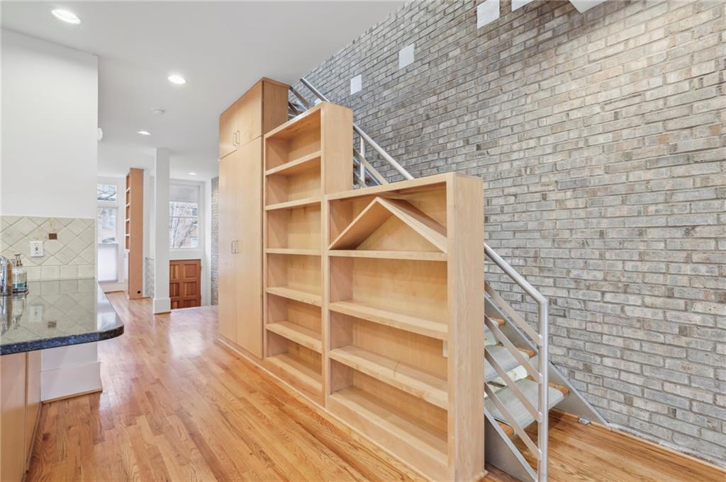 1303 Peachtree View NE
