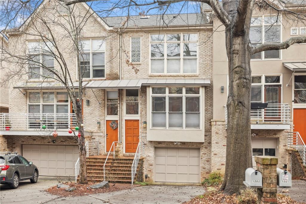 1303 Peachtree View NE