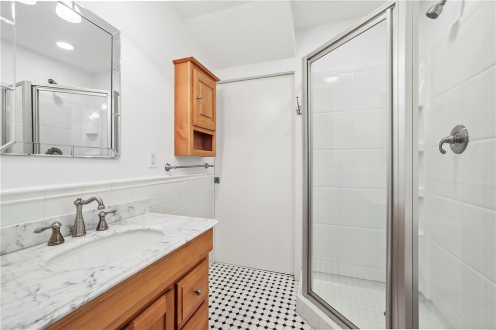 1303 Peachtree View NE